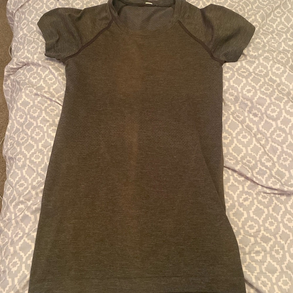 Super cute forest green Lululemon top.